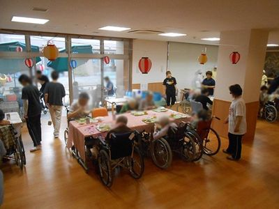 賑わう空間の様子