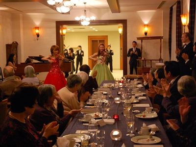 職員と利用者の和やかな食堂