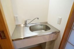 清潔な洗面台の一角