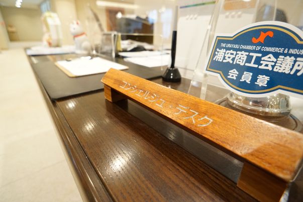 カウンターに置かれたネームプレート