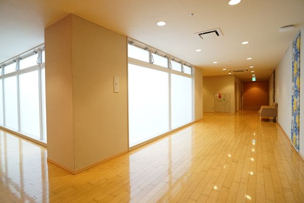 明るい廊下の様子