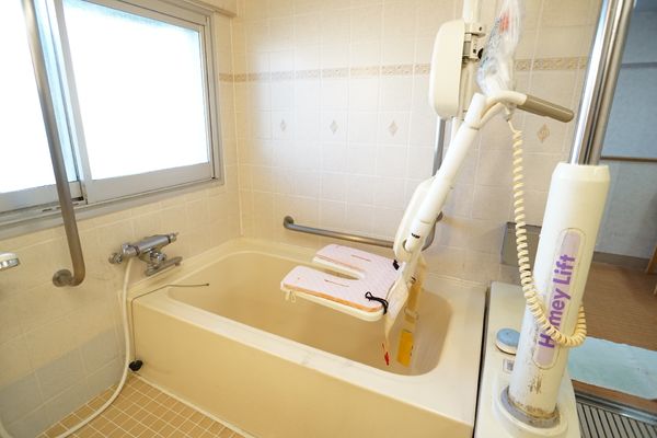浴室と介護用リフト