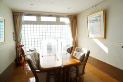 採光良好な食堂の一角