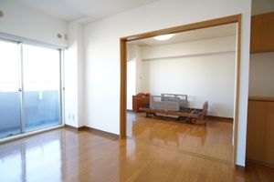 広々とした洋室内観