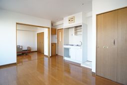 室内の光あふれる居室