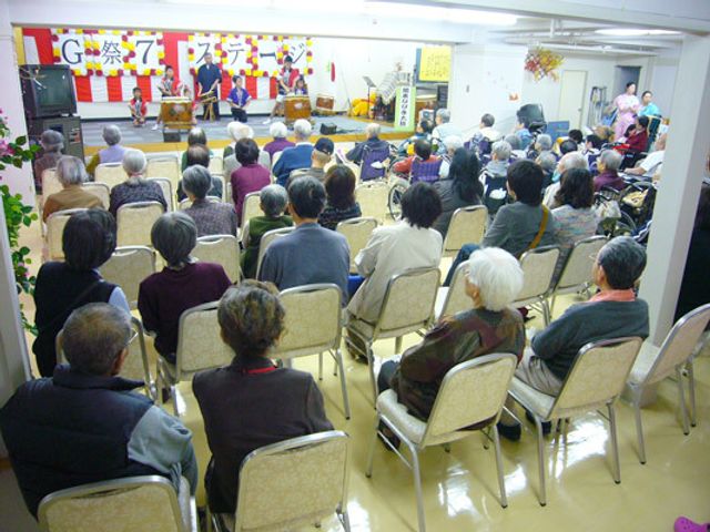 多くの人が集うイベント イベント 笑顔で集う、楽しいイベントが催される場所です。様々な活動で心も身体も豊かに。