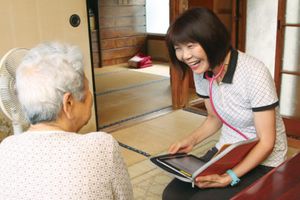 親しげな様子の和室