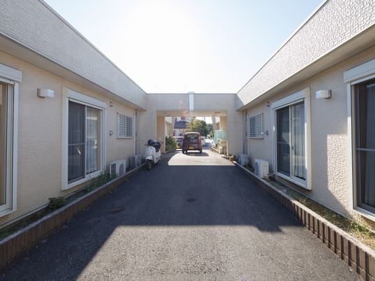 明るい通路の外観