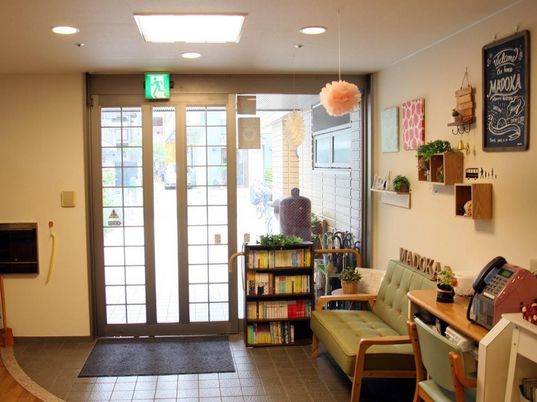 エントランスの明るい空間