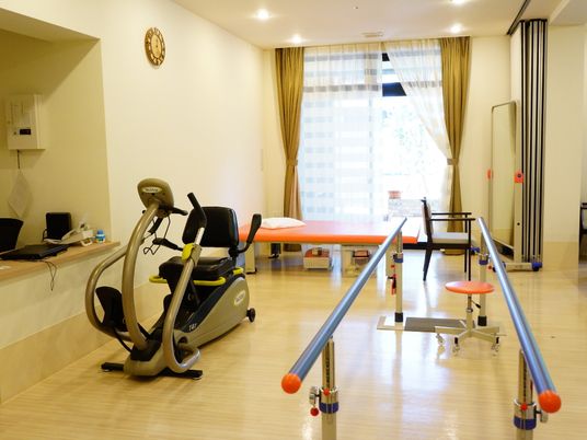 機能訓練用具が整う部屋