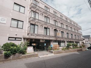 3階建ての建物外観