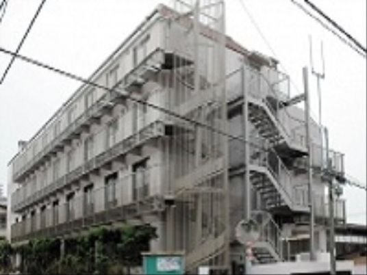 多階層の建物外観