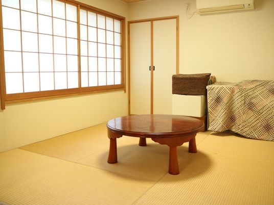 和室の明るい居室