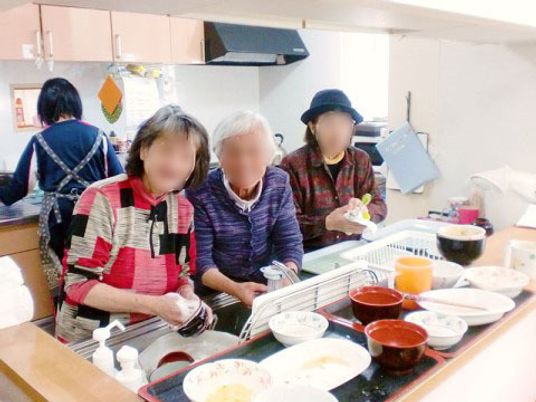 調理活動を行う人々