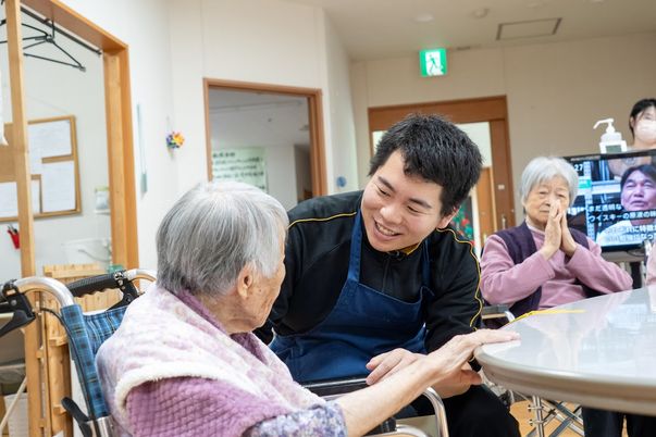 和やかな会話が広がる空間