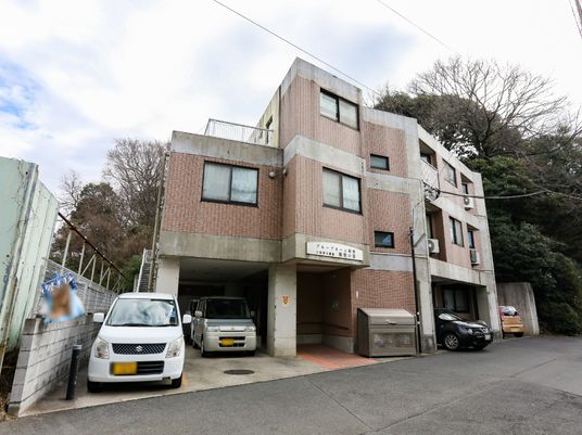 多層建築の外観