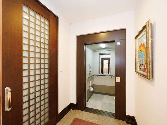 廊下と扉の和洋折衷デザイン