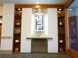 エントランスの壁面飾り