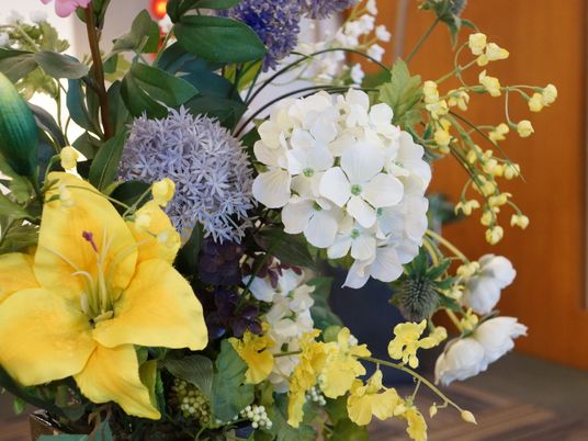 色とりどりの花束アレンジ