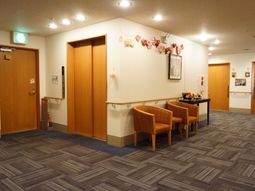 廊下の明るい装飾