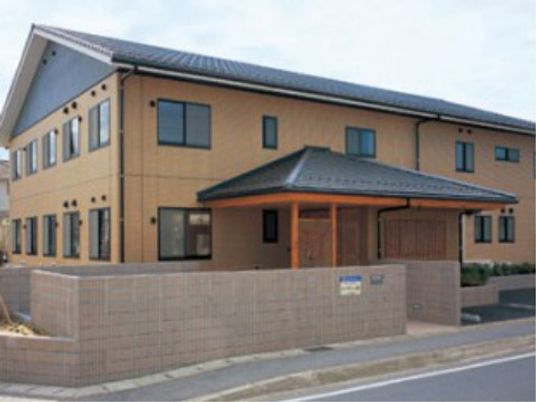 木造の建物の外観