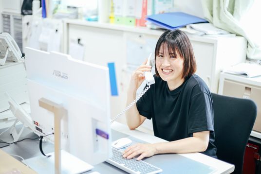 笑顔のスタッフイメージ