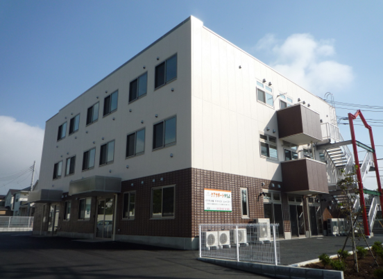 現代的な外観の建物