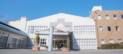 開放感ある建物の外観