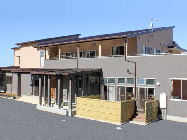 広々とした外観 外観 ゆったりとした空間のエントランスがお出迎え。日当たりの良い、安心の暮らしを提供します。