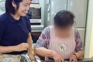 キッチン作業中の様子
