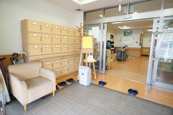 エントランスとスリッパ置き場