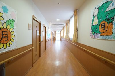 暖かみのある廊下