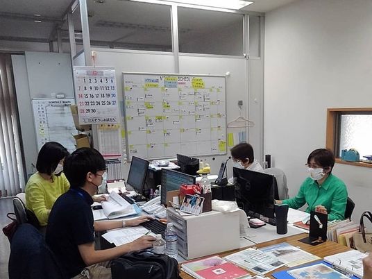 スタッフの事務作業  