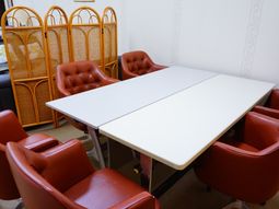 テーブルと椅子の配置