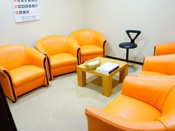 快適なオレンジの椅子