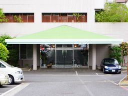 清潔なエントランス外観