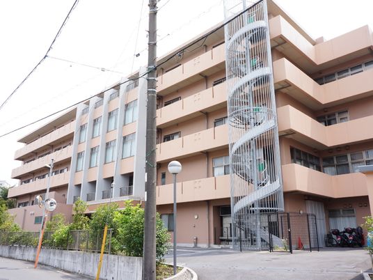 多階建ての建物外観