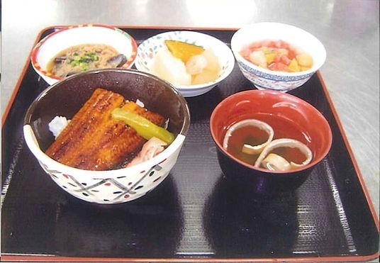 彩り豊かな食事の例