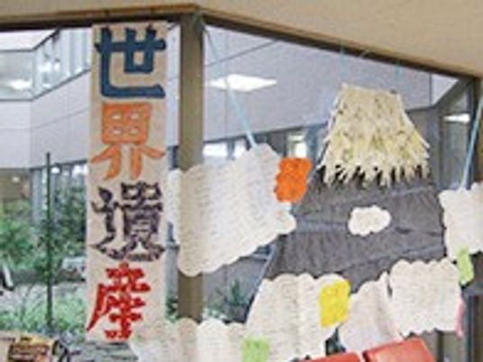 掲示物がある室内