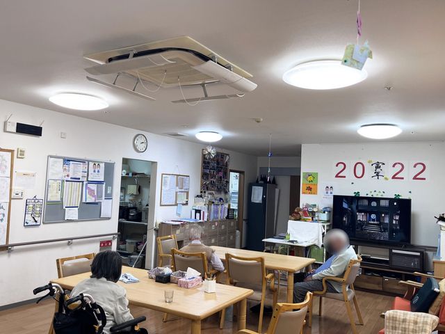 広々としたリビング リビング 広いスペースが確保された明るい共用エリアです。車椅子の方も安心して過ごせます。
