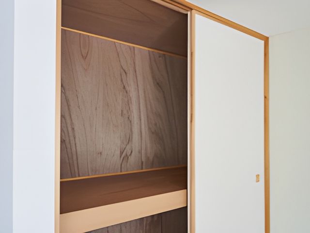 木の素材が際立つ居室 居室 シンプルで温かみのある空間が広がる居室です。木のぬくもりを感じられるデザインになっています。
