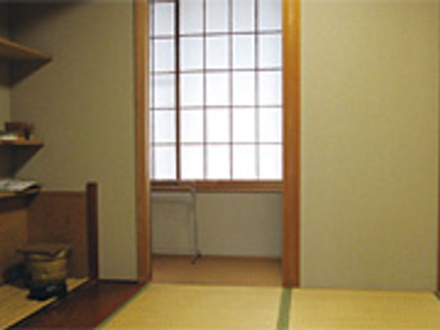 和室の居室 居室 和の趣を感じる畳の部屋です。自然光が差し込み、心休まる空間が広がっています。