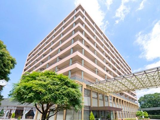 高層の建物外観  