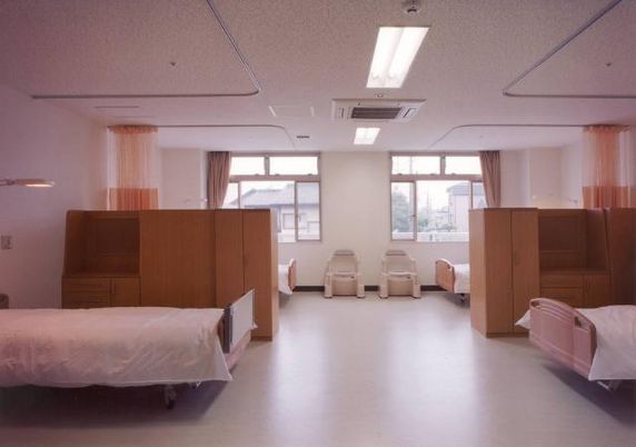 ベッドが並ぶ居室