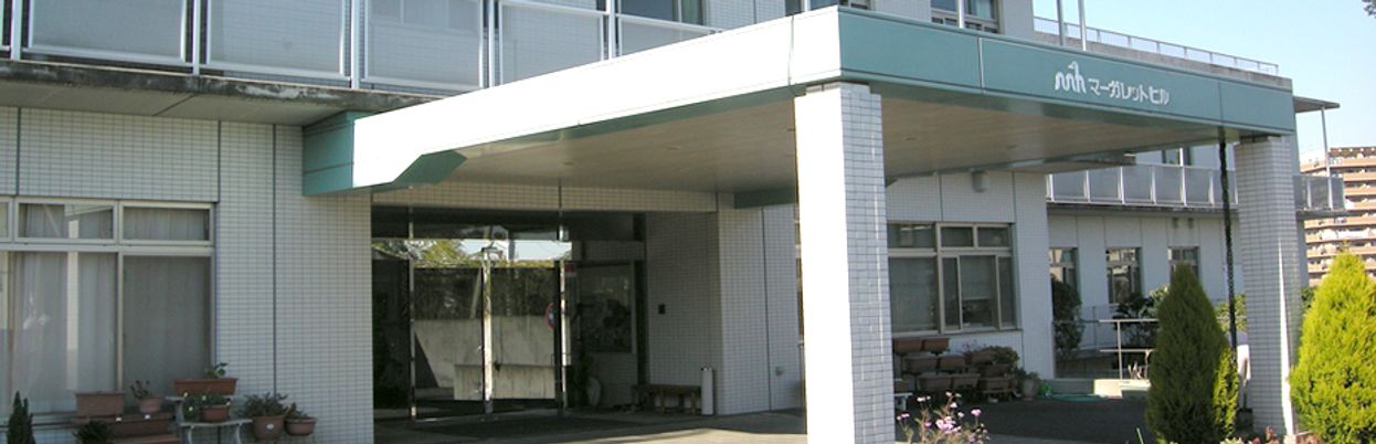 広々とした建物外観