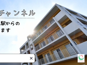 青空と建物の外観