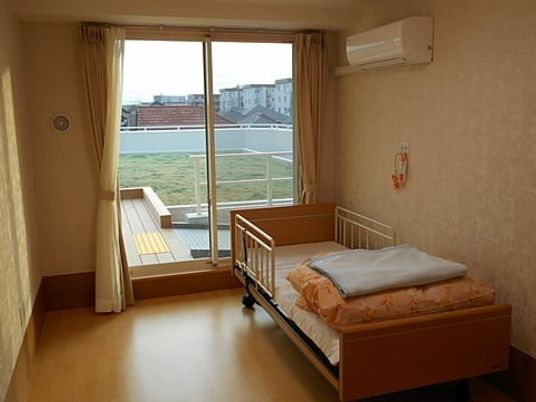 明るい居室の一角です  