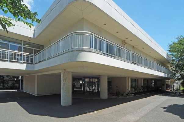 日差しの入る外観