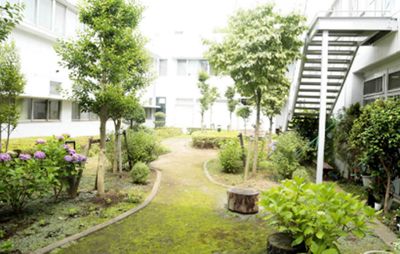 緑豊かな中庭