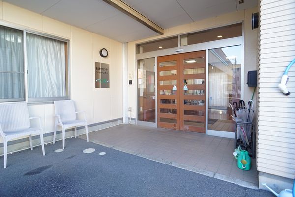 アプローチのあるエントランス